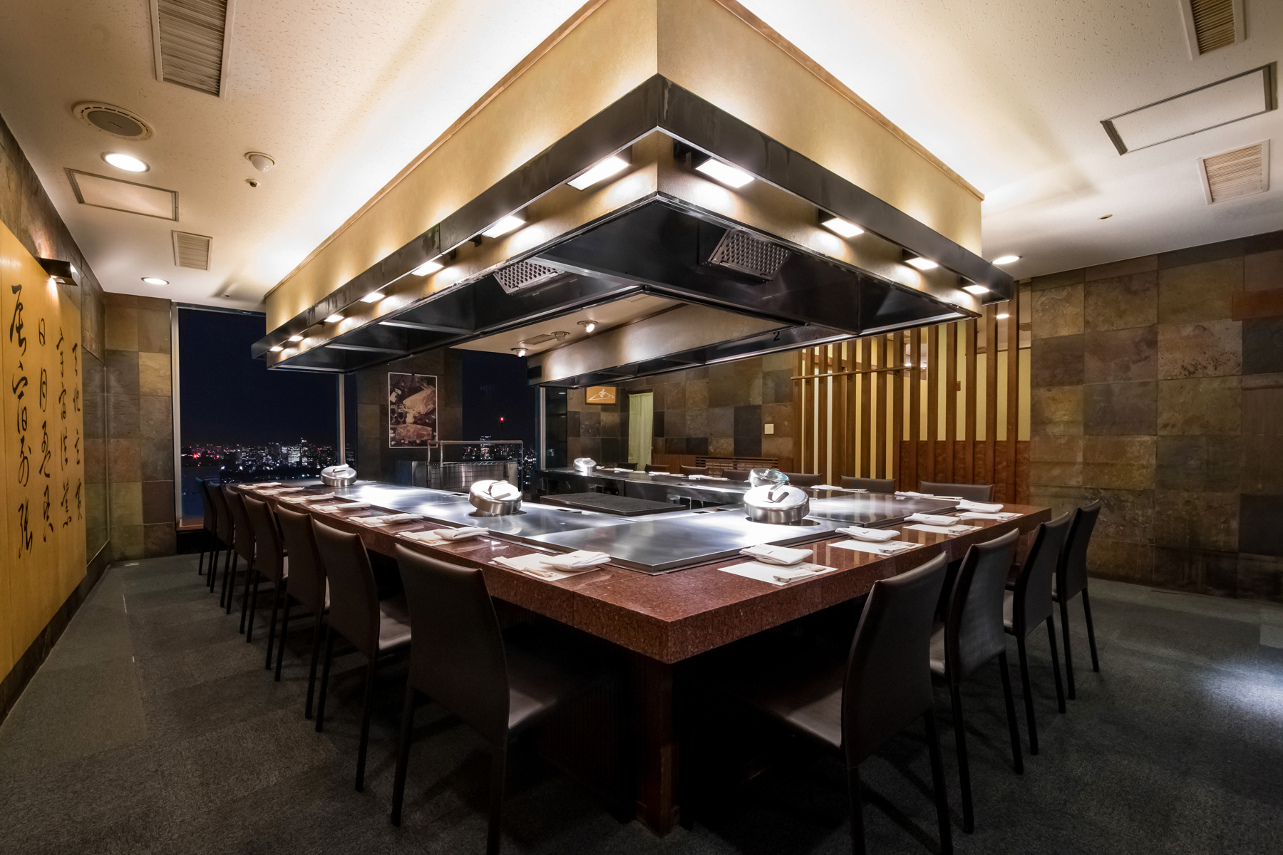 점포 안내　도교 도심이 눈앞에 펼쳐지는 스카이라운지에서 철판구이 스테이크