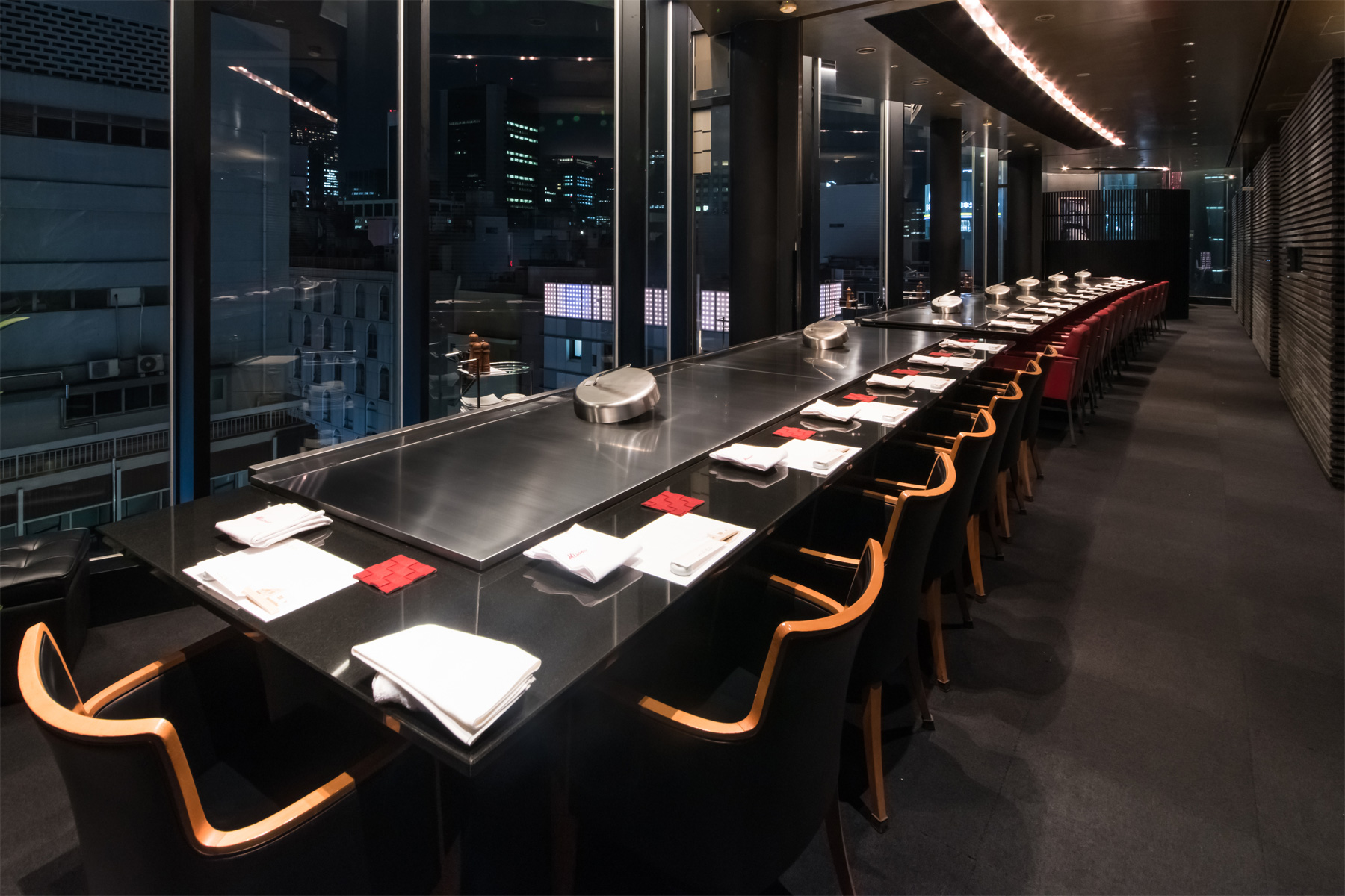 店舗のご案内　みその発祥の地・神戸は、日本の鉄板焼ステーキの原点です